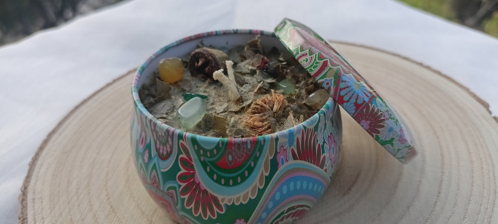 Mandala Floral vela artesanal abierta con botanicals y minerales
