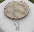 Brisa de Flor de Loto collar largo artesanal con cuentas aguamarina y colgante loto