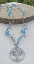 Árbol Celeste collar artesanal con colgante árbol de la vida sobre madera