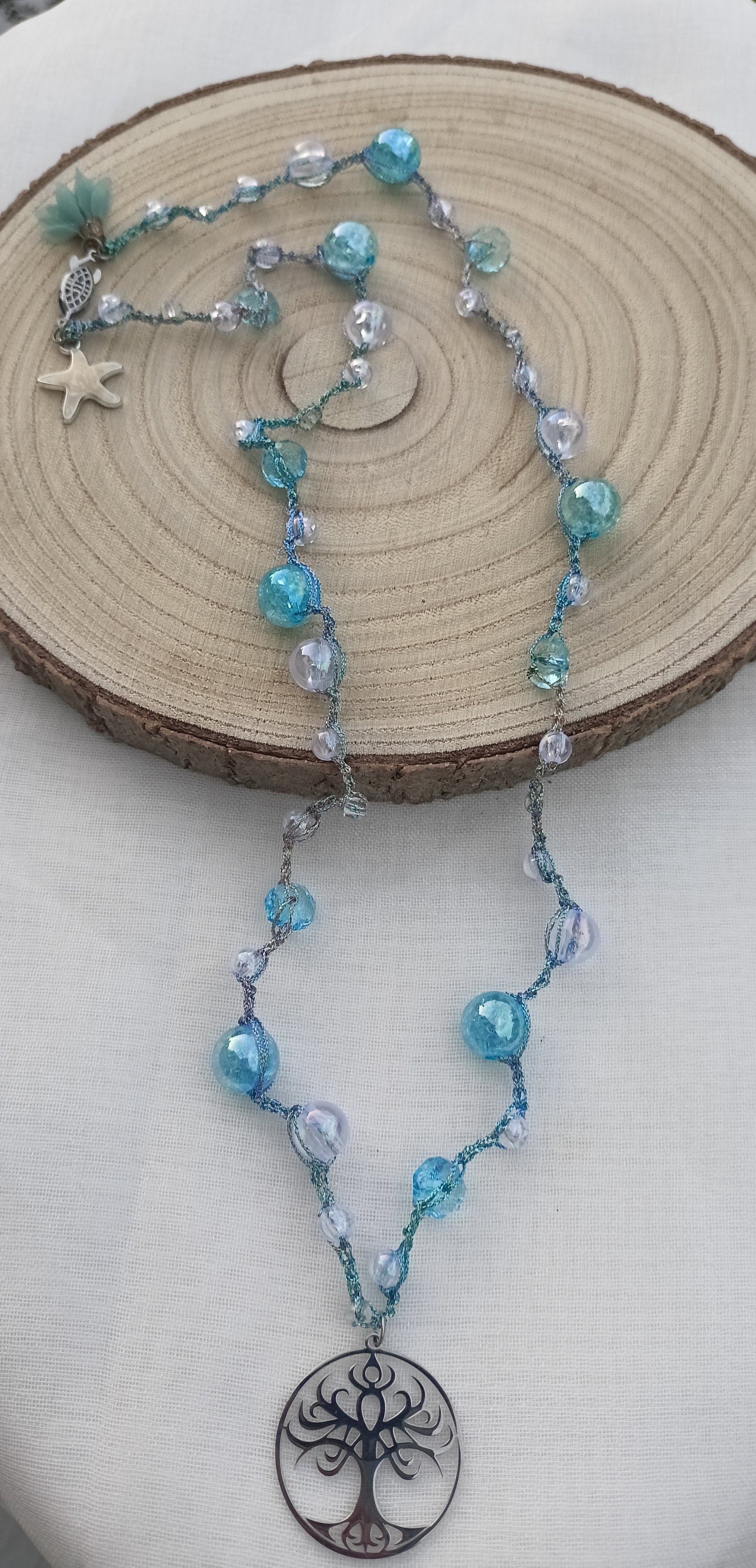 Árbol Celeste vista completa con hilo irisado celeste y perlas azules